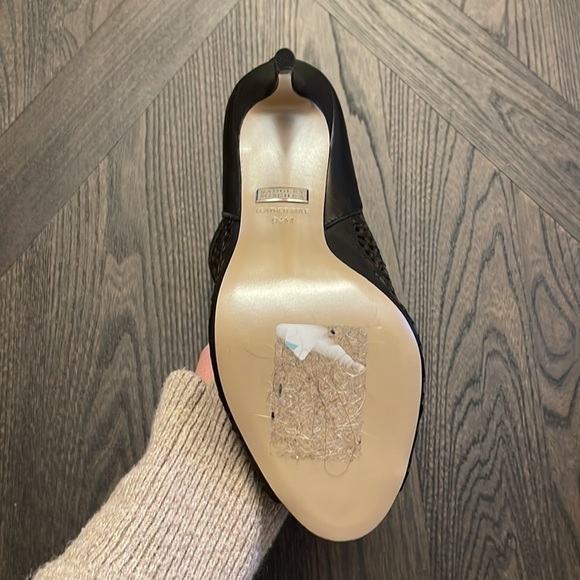 Badgley Mischka Black Laser Cut Booties Size 9.5 - Picture 9 of 10